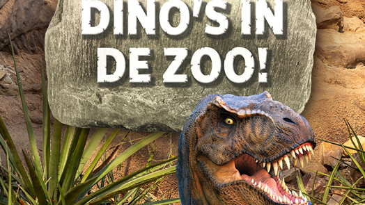Bezoekers bewonderen bewegende dinosaurussen