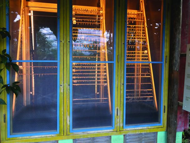 Poppenkast aangepast